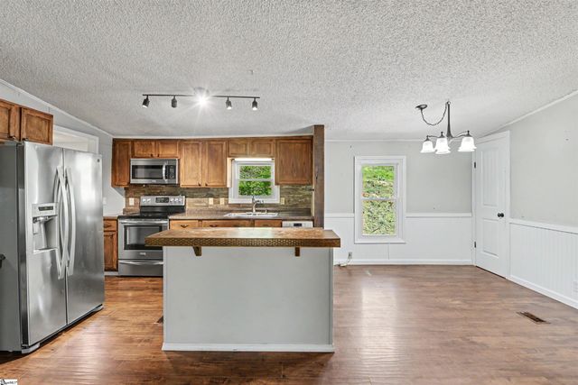 412 Bushy Creek Road, Woodruff, SC 29388
