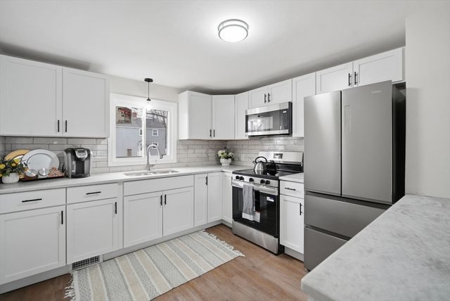 78 W Bay Path Terrace, Springfield, MA 01109