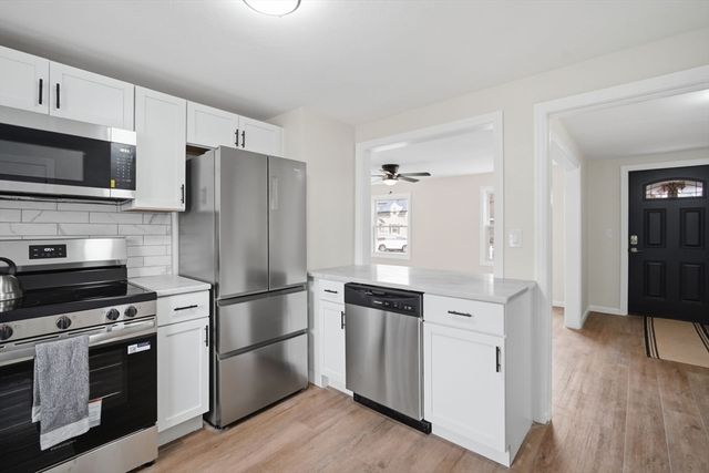 78 W Bay Path Terrace, Springfield, MA 01109
