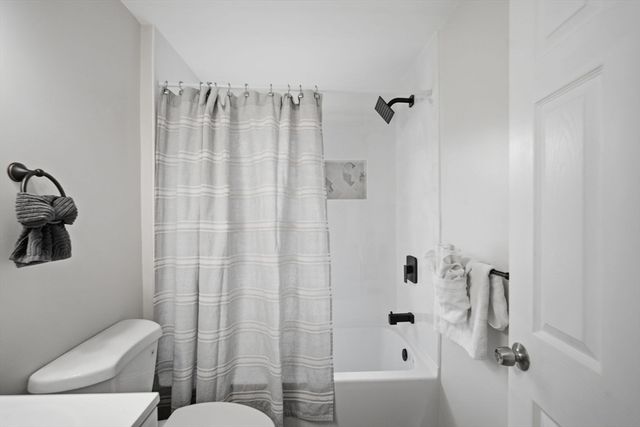78 W Bay Path Terrace, Springfield, MA 01109