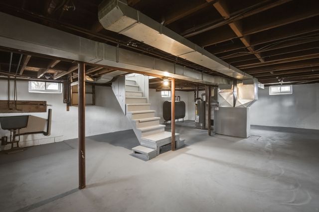 78 W Bay Path Terrace, Springfield, MA 01109