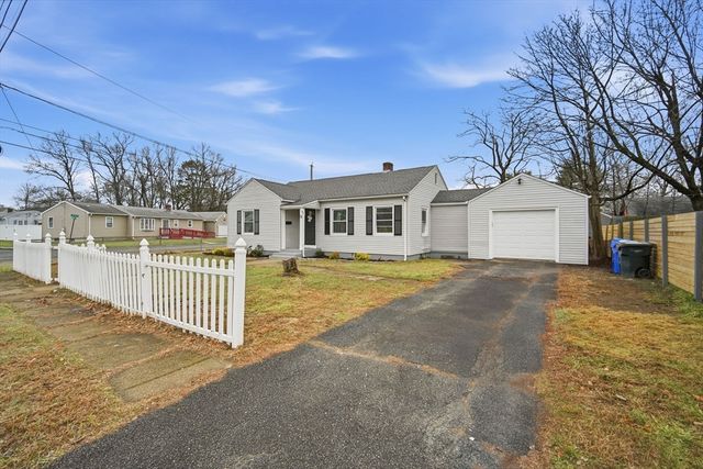 78 W Bay Path Terrace, Springfield, MA 01109
