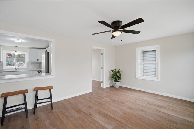 78 W Bay Path Terrace, Springfield, MA 01109
