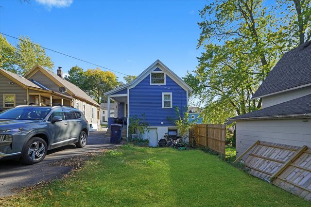 262 Bartlett Place, Elgin, IL 60120