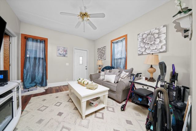 262 Bartlett Place, Elgin, IL 60120