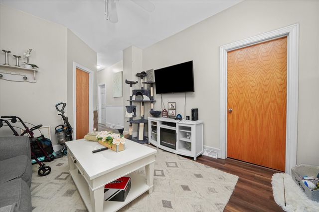 262 Bartlett Place, Elgin, IL 60120