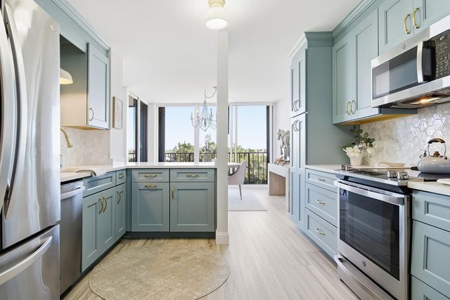 122 Lakeshore Drive 433, North Palm Beach, FL 33408