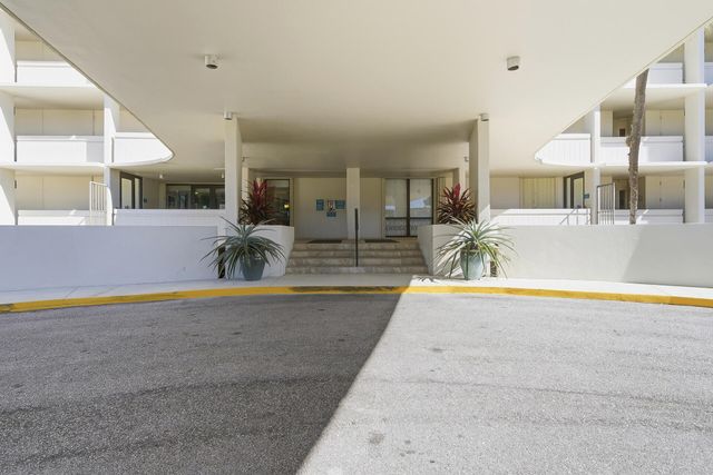 122 Lakeshore Drive 433, North Palm Beach, FL 33408