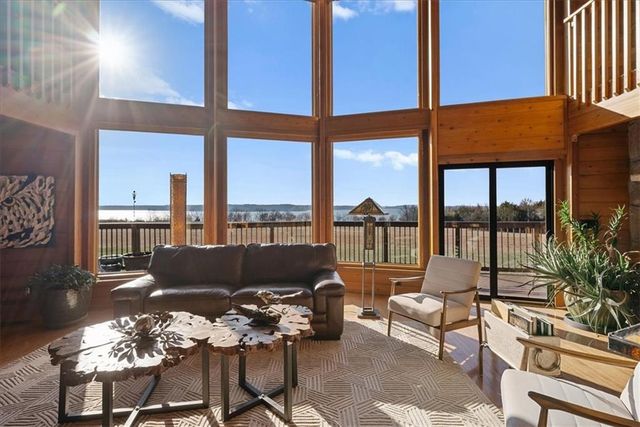 521 N 1450th Road, Lawrence, KS 66049