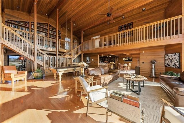 521 N 1450th Road, Lawrence, KS 66049