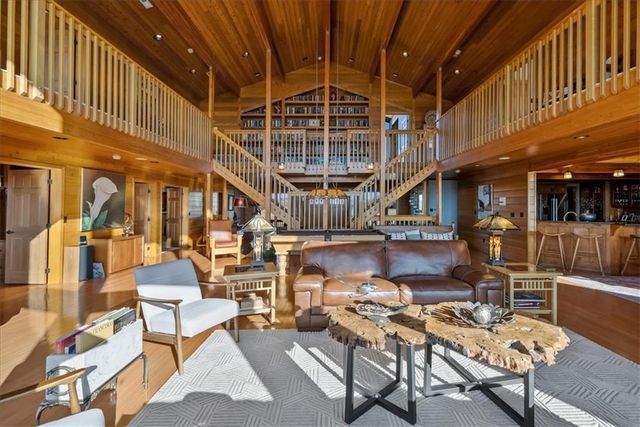 521 N 1450th Road, Lawrence, KS 66049