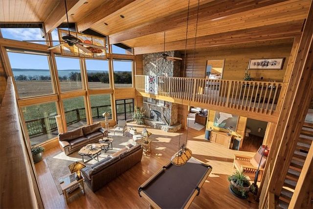 521 N 1450th Road, Lawrence, KS 66049