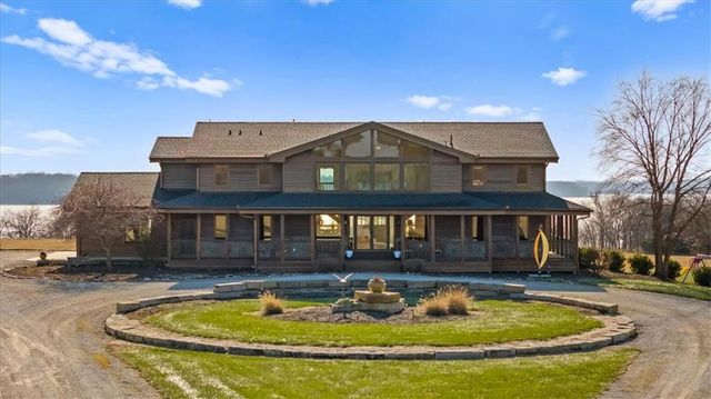 521 N 1450th Road, Lawrence, KS 66049