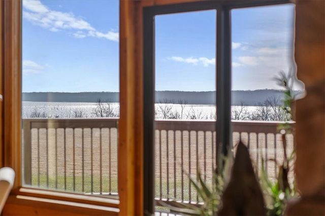 521 N 1450th Road, Lawrence, KS 66049