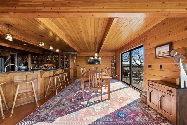 521 N 1450th Road, Lawrence, KS 66049