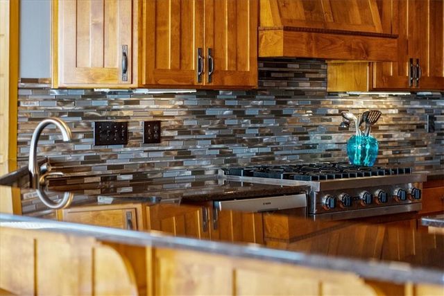 521 N 1450th Road, Lawrence, KS 66049