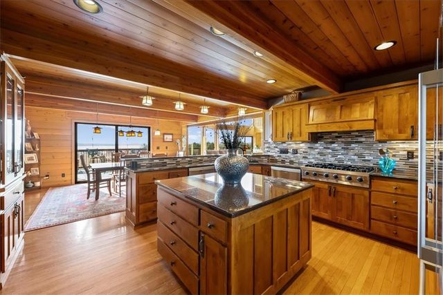 521 N 1450th Road, Lawrence, KS 66049