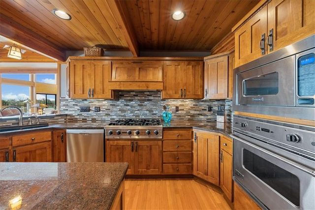 521 N 1450th Road, Lawrence, KS 66049