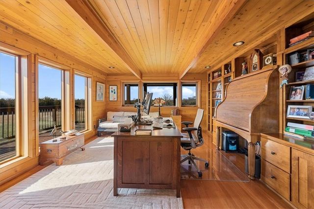 521 N 1450th Road, Lawrence, KS 66049