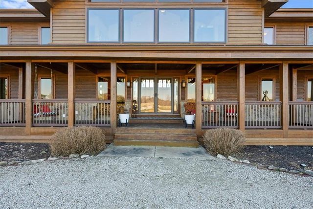 521 N 1450th Road, Lawrence, KS 66049