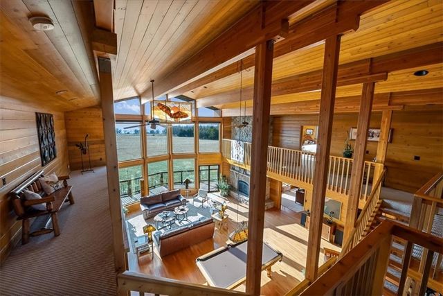 521 N 1450th Road, Lawrence, KS 66049