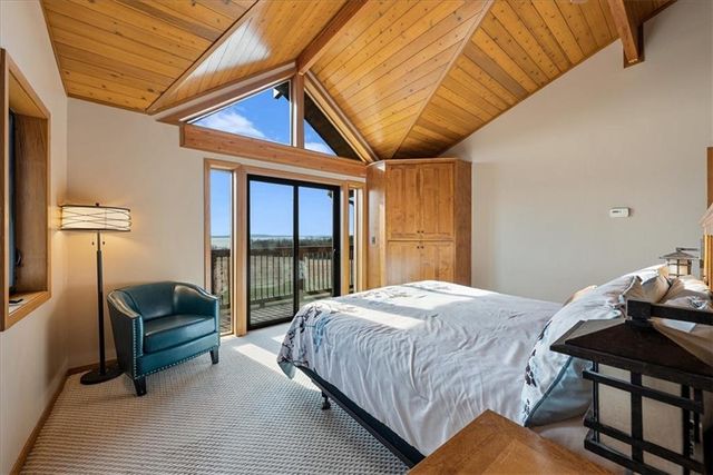 521 N 1450th Road, Lawrence, KS 66049