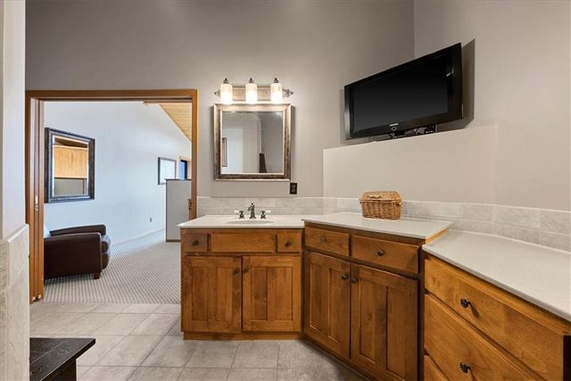 521 N 1450th Road, Lawrence, KS 66049