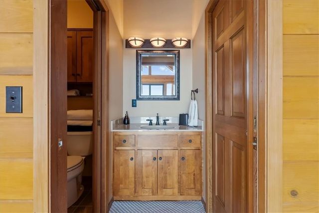 521 N 1450th Road, Lawrence, KS 66049