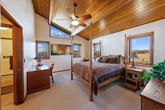 521 N 1450th Road, Lawrence, KS 66049