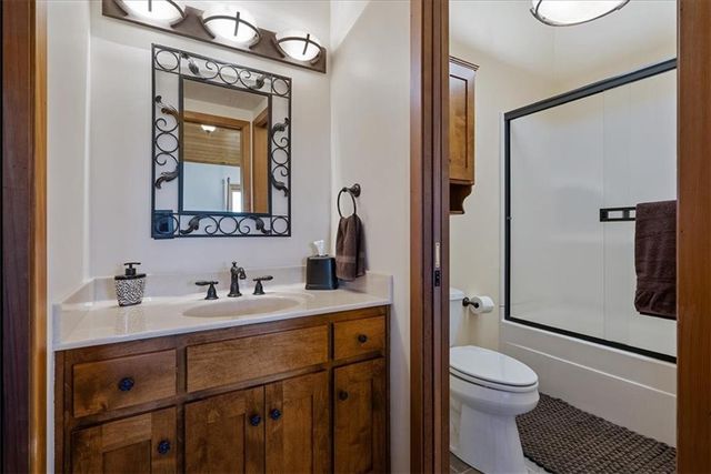 521 N 1450th Road, Lawrence, KS 66049