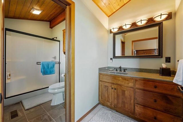 521 N 1450th Road, Lawrence, KS 66049