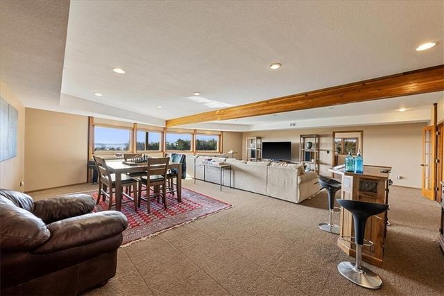 521 N 1450th Road, Lawrence, KS 66049