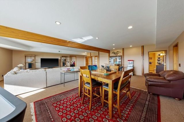 521 N 1450th Road, Lawrence, KS 66049