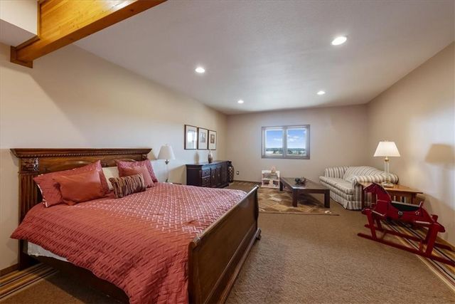 521 N 1450th Road, Lawrence, KS 66049