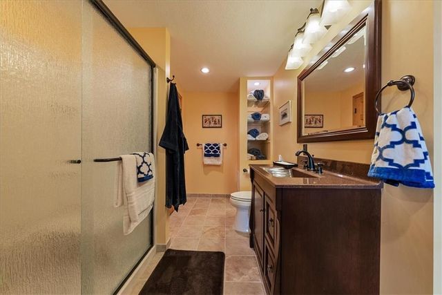 521 N 1450th Road, Lawrence, KS 66049