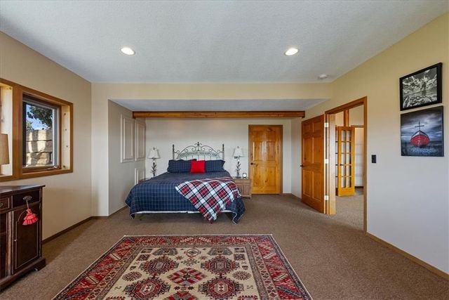 521 N 1450th Road, Lawrence, KS 66049