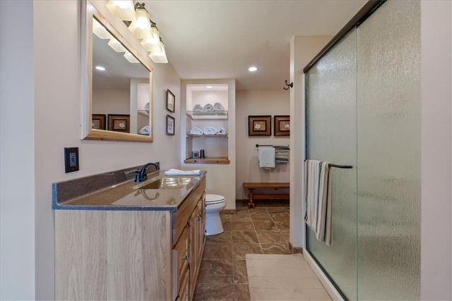 521 N 1450th Road, Lawrence, KS 66049