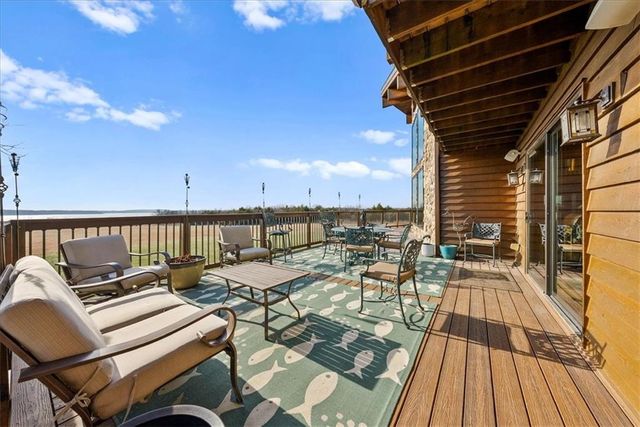 521 N 1450th Road, Lawrence, KS 66049