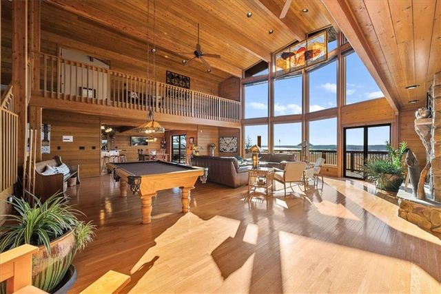 521 N 1450th Road, Lawrence, KS 66049