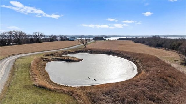 521 N 1450th Road, Lawrence, KS 66049