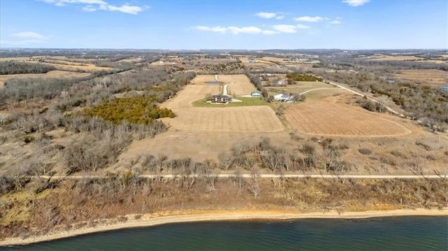 521 N 1450th Road, Lawrence, KS 66049