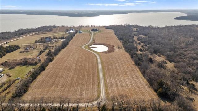 521 N 1450th Road, Lawrence, KS 66049