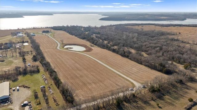 521 N 1450th Road, Lawrence, KS 66049