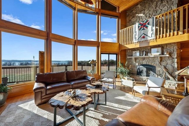 521 N 1450th Road, Lawrence, KS 66049