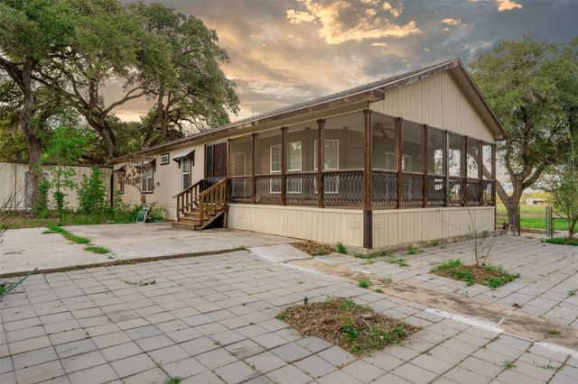 4636 Highway 71, Columbus, TX 78934