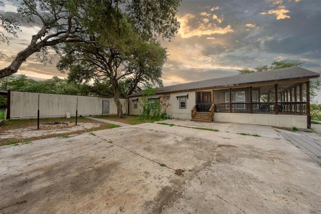 4636 Highway 71, Columbus, TX 78934