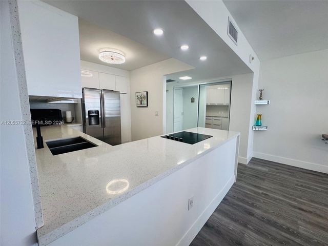 3625 N Country Club Dr 2409, Aventura, FL 33180