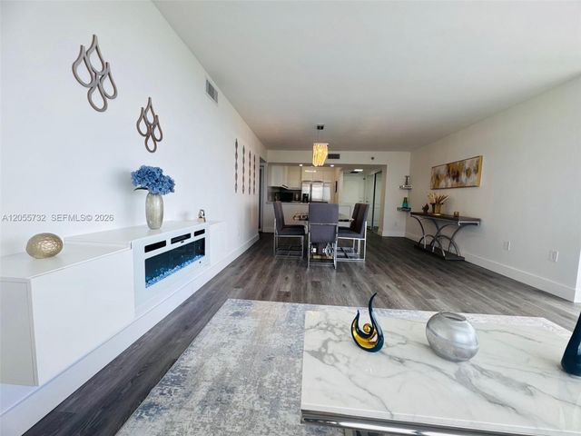3625 N Country Club Dr 2409, Aventura, FL 33180