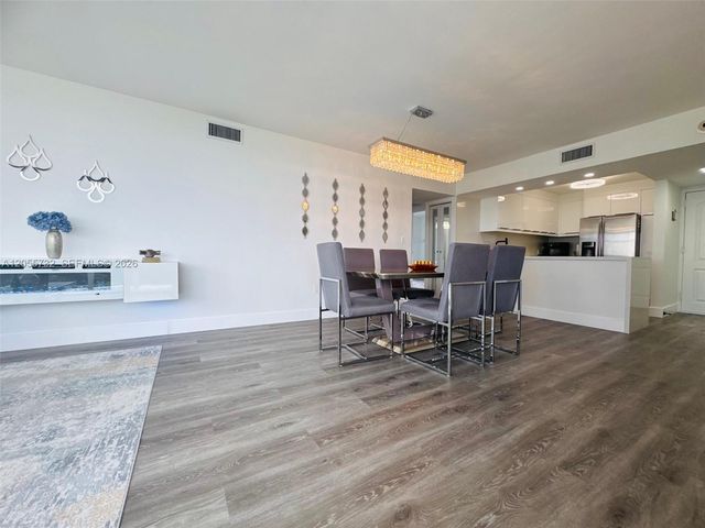 3625 N Country Club Dr 2409, Aventura, FL 33180