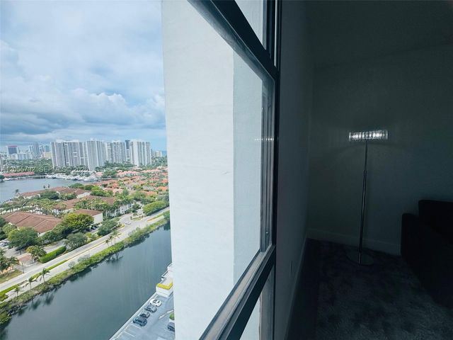 3625 N Country Club Dr 2409, Aventura, FL 33180